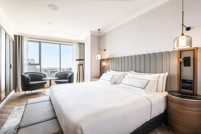 The Level, Supreme, Junior Suite, King Bed, Sofa، Melia Valencia Palacio de Congresos Formely Hilton Valencia 1/4