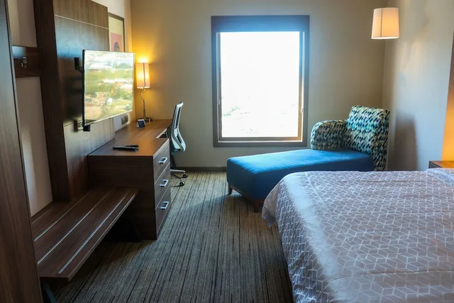غرفة قياسية بسرير كينج لذوي الإعاقة، Holiday Inn Express Guaymas 2/6