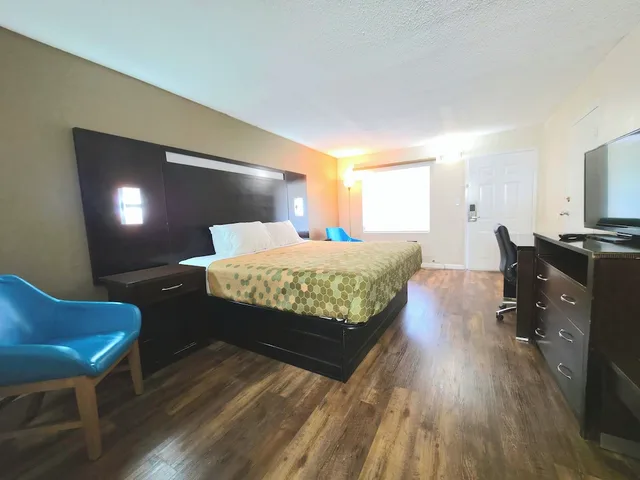 غرفة قياسية بسرير كينج للمدخنين، Econo Lodge Lavonia, GA 2/6