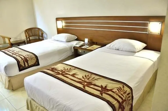 غرفة ديلوكس بسريرين منفصلين، Bahari Inn Tegal 2/3