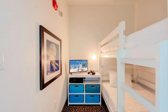 جناح لذوي الإعاقة، Best Western Premier The Tides 6/9