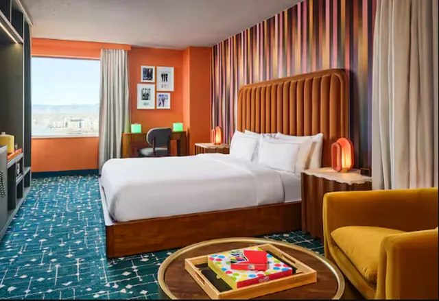 Pop Culture Theme, Hyperthemed، The Curtis Denver a DoubleTree by Hilton Hotel 2/4