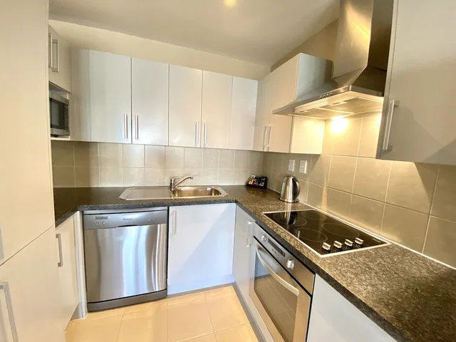 بنتهاوس عائلي بسرير كوين وسريرين كينج بـ3 غرف نوم، Alpha Motel Luxury Apartments 8/9