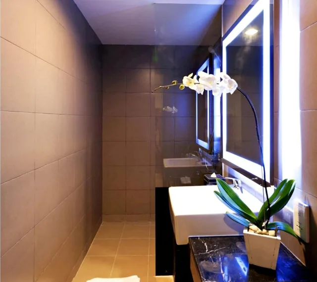 جناح عائلي، Euphoria Hotel 6/6
