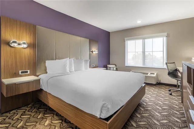 غرفة بسرير كينج بحوض استحمام لذوي الإعاقة، Best Western Airport Plaza Inn - Los Angeles LAX Hotel 2/4