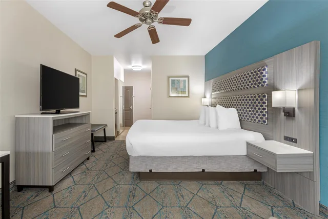 Room, King Bed, Best Western Plus Wasco Inn & Suites 4/8