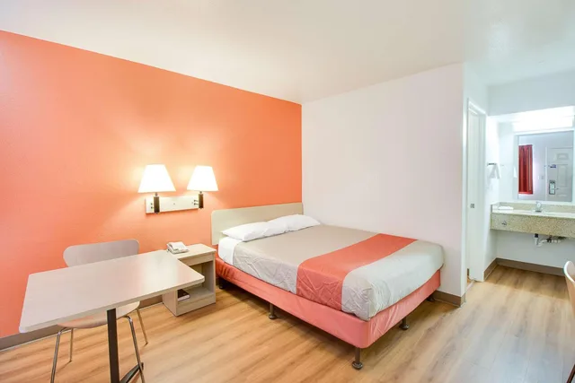 غرفة بسرير مزدوج لذوي الإعاقة، Motel6 Phoenix, AZ - East 3/10