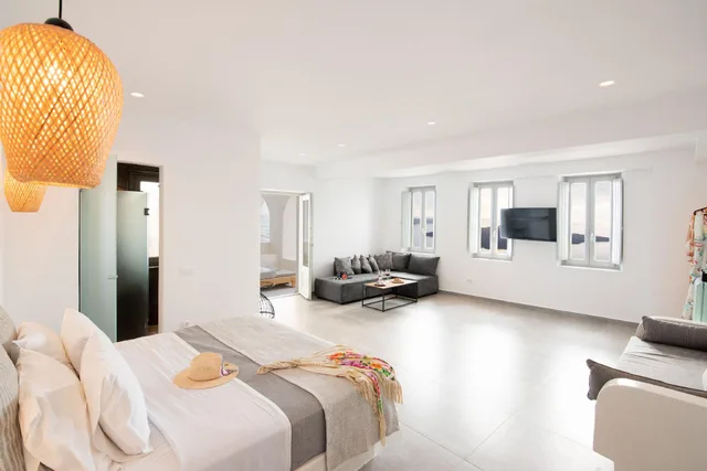 Executive, Suite, King Bed, Caldera View, Outdoor Jetted Tub، Caldera Cliff Illusion Suites 1/1
