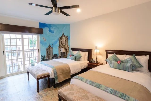 2 Bedrooms, Master, Family Suite, 1 King and 2 Double Beds، Hotel Boutique Real San Juan Center 3/10