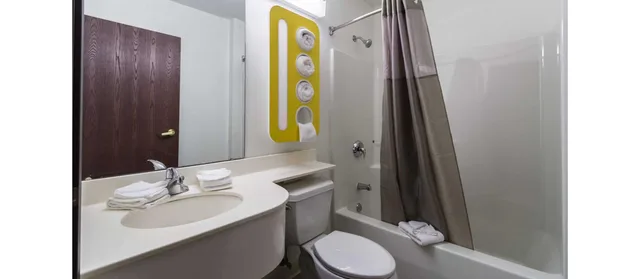 Room, 2 Queen Beds, Accessible, Motel6 Huron, OH - Sandusky 6/7