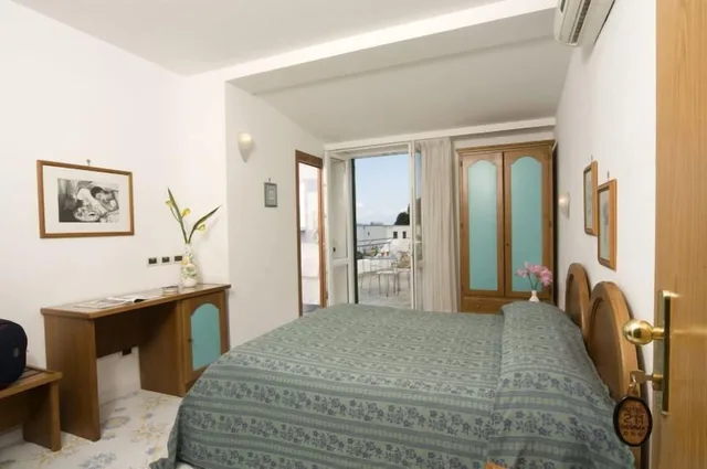 غرفة بسريرين منفصلين بإطلالة على البحر، Gemma Hotel 3/3