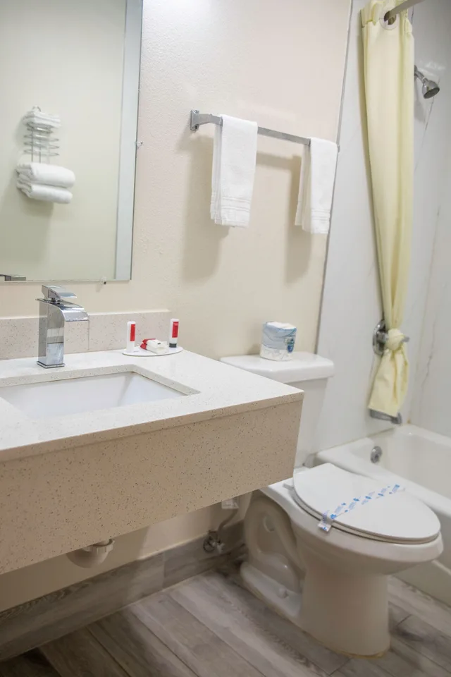 غرفة قياسية بسرير كوين، Super 8 By Wyndham Mountain Home 6/8