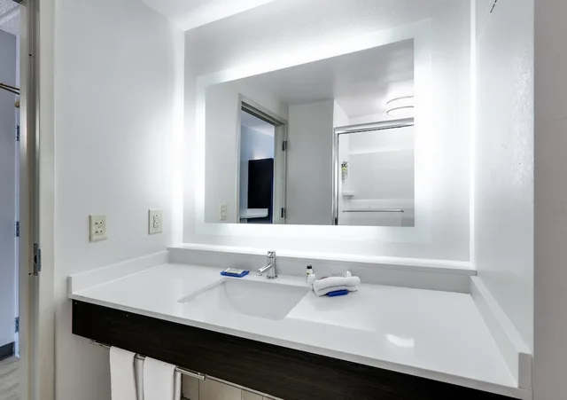 غرفة قياسية بسرير كينج، Holiday Inn Express Suites Dublin 3/3
