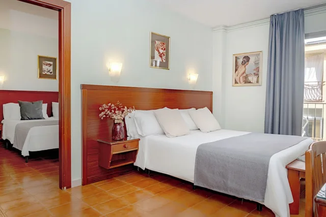 غرفة رباعية بسرير كوين بإطلالة على الجبل، Pierre & Vacances Hotel Coray Andorra 1/6
