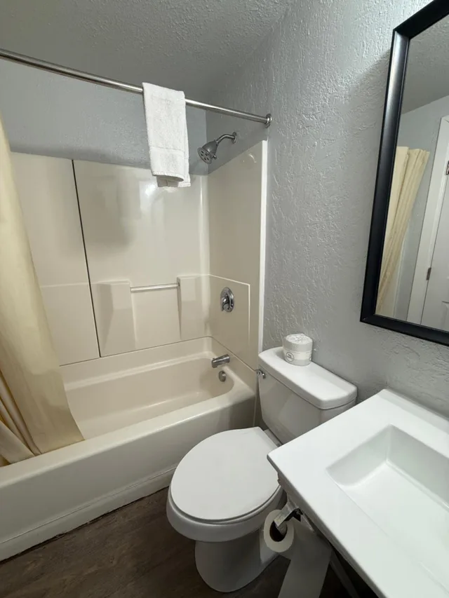 Classic, Triple, Budget Inn Bend by OYO 3/6