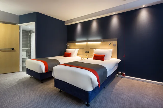 غرفة بسريرين منفصلين لذوي الإعاقة، Holiday Inn Express Watford Junction 3/3