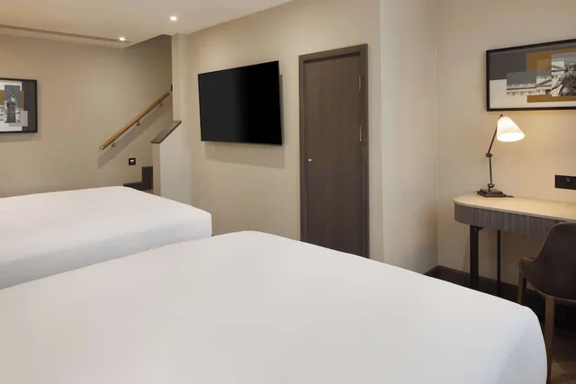 جناح بسريرين مزدوجين مع أريكة، DoubleTree by Hilton London Victoria 8/10