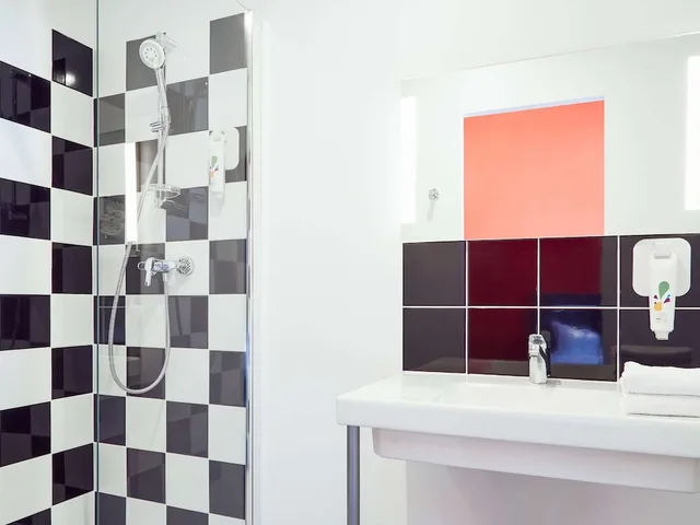 Standard, Double Bed, Ibis Styles Marseille Vieux Port 9/10