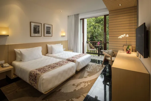 غرفة بريميير بسريرين منفصلين بشرفة، Padma Hotel Bandung 3/4