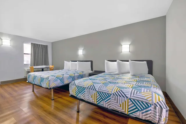 غرفة بسريرين كوين للمدخنين، Motel6 Plano, TX - Plano Northeast 1/7