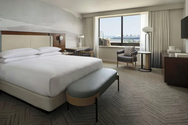 غرفة بسرير مزدوج بإطلالة على المرفأ، Marriott Long Beach Downtown 1/4