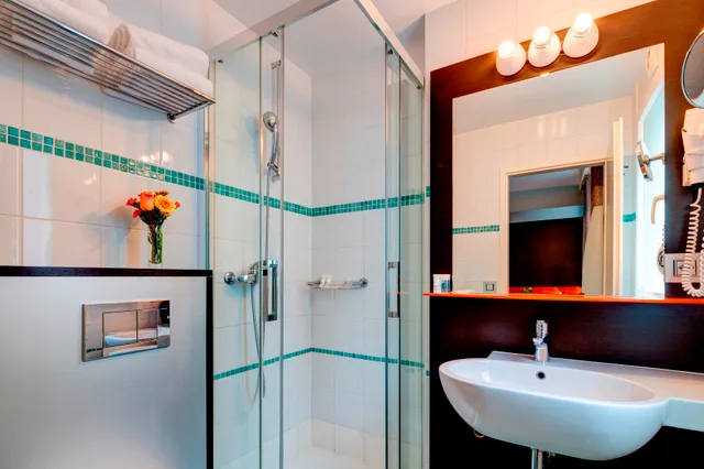 غرفة ثلاثية، Design Hotel F6 4/5