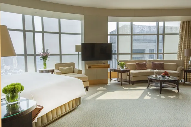 جناح كلوب بريميير بسرير مزدوج بغرفة نوم واحدة، Ritz Carlton Financial Street 5/6