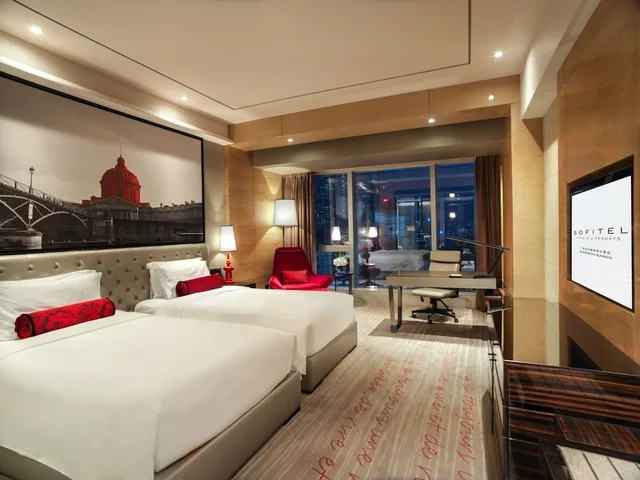 غرفة عائلية بسريرين منفصلين وسرير كينج بإطلالة على المدينة بغرفة نوم واحدة، Sofitel Guangzhou Sunrich 1/10