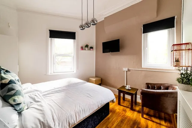 Basic, Queen Bed, Book a Bed Hostels (ex. Venture Hostel) 6/10