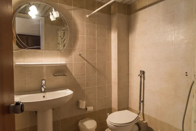 غرفة قياسية بسرير كوين، Hotel Perkes Complex 5/6