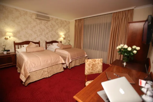Room, Twin Beds, Grand Hotel & Spa Tirana 4/6
