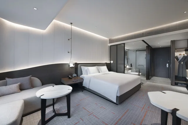 غرفة بريميوم بسرير كينج، CROWNE PLAZA WUHAN OPTICS VALLEY 2/3