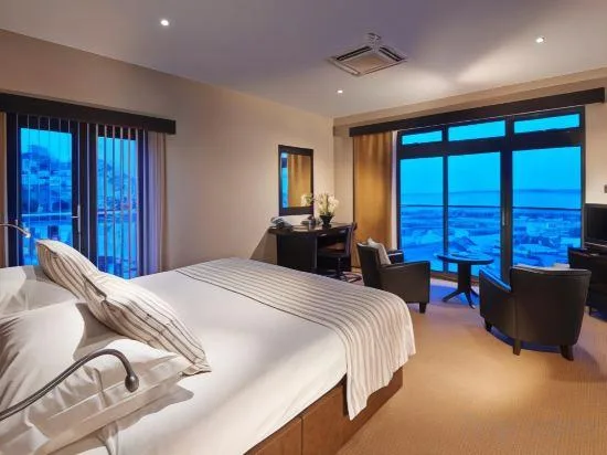جناح فاخر بشرفة، La Fregate Hotel 1/1