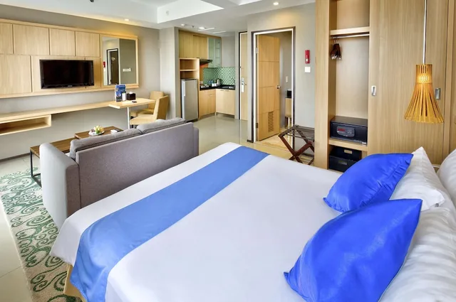غرفة ديلوكس بسرير كوين، Golden Tulip Balikpapan Hotel and Suites 1/10