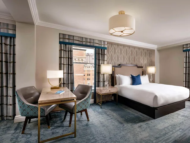 Deluxe, King Bed, Queen Bed, City View, Fairmont Empress Hotel 1/4