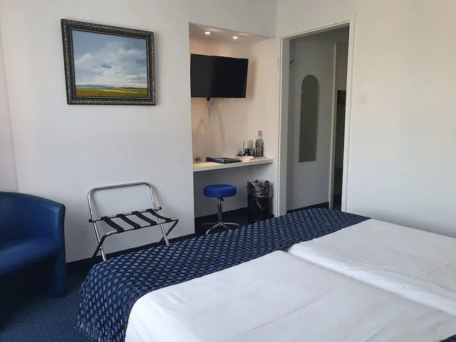 Room, Double Bed, Harbour Side، Hotel Touring au Lac 5/8