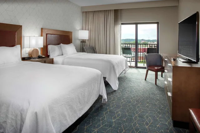 Suite, 2 Queen Beds, Water View, Sofa, Kitchenette، Embassy Suites by Hilton Grand Rapids Downtown, MI 1/2