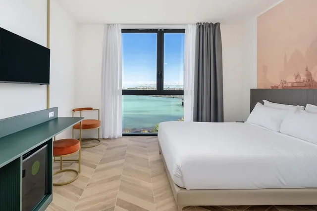 غرفة مزدوجة بسرير كينج بإطلالة، B&B HOTEL Venice Laguna 3/10