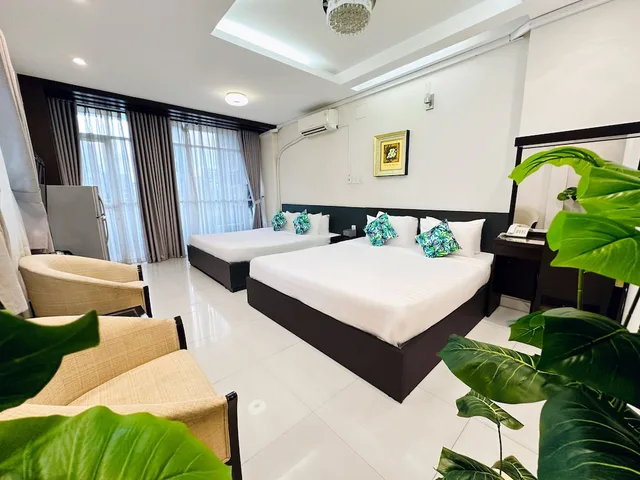 غرفة عائلية بسريرين كينج بإطلالة على المدينة بشرفة، Calmette Hotel 6/6