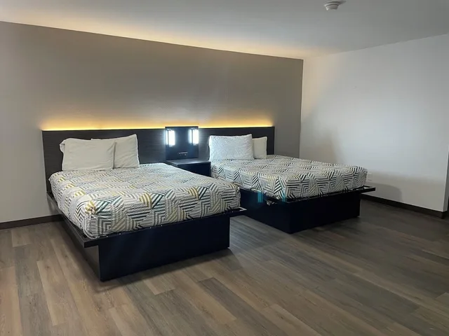 غرفة ديلوكس بسريرين كوين بمطبخ صغير، Motel6 Artesia, NM 1/8