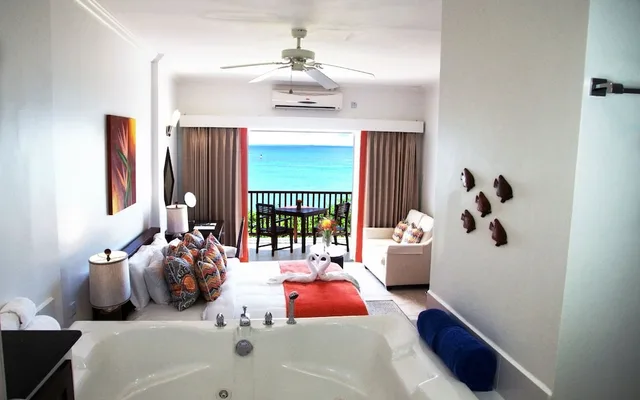 Sunset, Junior Suite, King Bed، Calabash Cove Resort And Spa - Adults Only 8/10