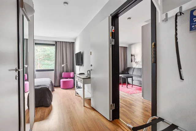 Suite, King Bed, 2 Bathrooms, Sofa، Best Western Hotell Soderh 2/3