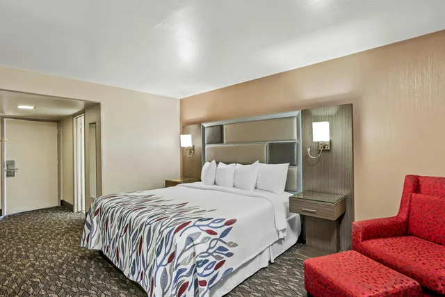 غرفة سوبيريور بسرير كينج، Red Roof Inn Yuba City Bonanza - Marysville 2/3