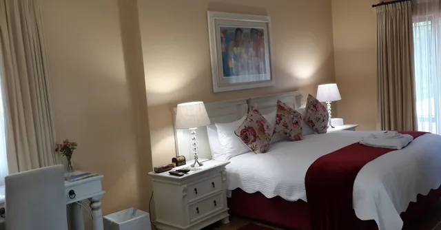 غرفة بسرير كينج، Riversong Guest House 1/5