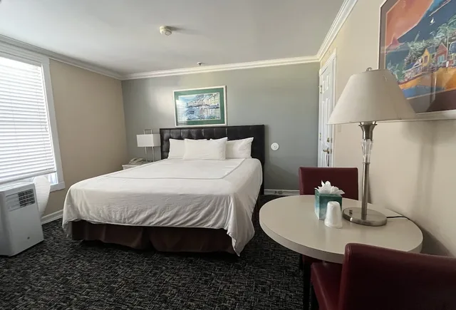 غرفة ديلوكس بسرير كينج، Glenmore Plaza Hotel 10/10