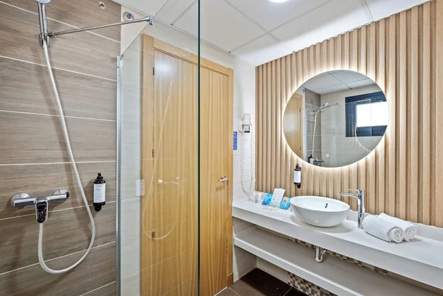 Junior Suite, Twin Beds, Murphy Bed, Sofa، Hotel Puente Real 8/8