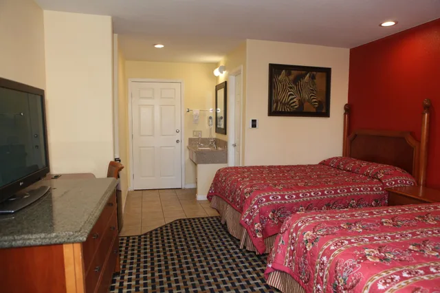 غرفة قياسية بسريرين مزدوجين، Bay Breeze Inn 4/6