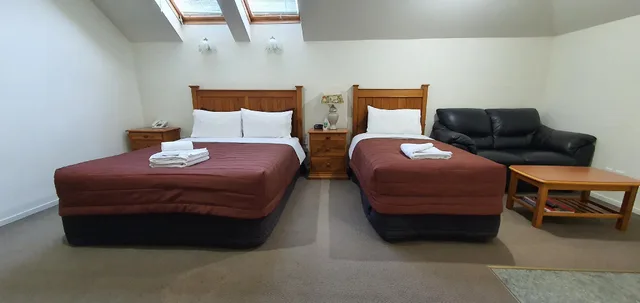 استوديو بسريرين منفصلين، Rosewood Court Motel 1/1