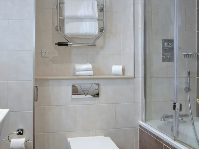 غرفة كلاسيكية مزدوجة، Sunday Box Hill Burford Bridge Hotel 4/4