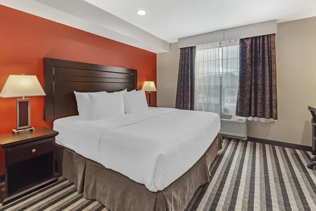 غرفة قياسية بسرير كينج، Best Western Plus Meridian Hotel 5/10